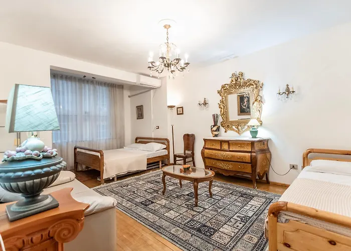 We Blloku 2br * 地拉那