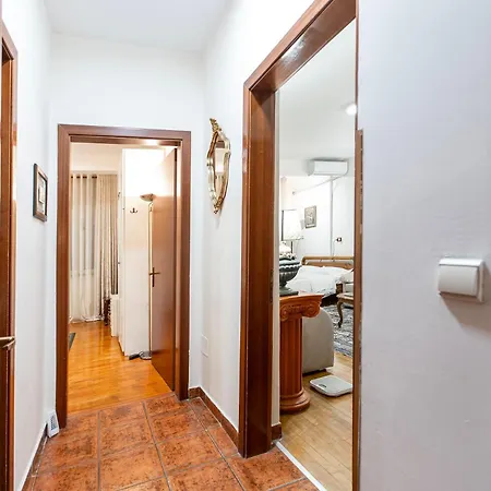 Apartment We Blloku 2br Tirana